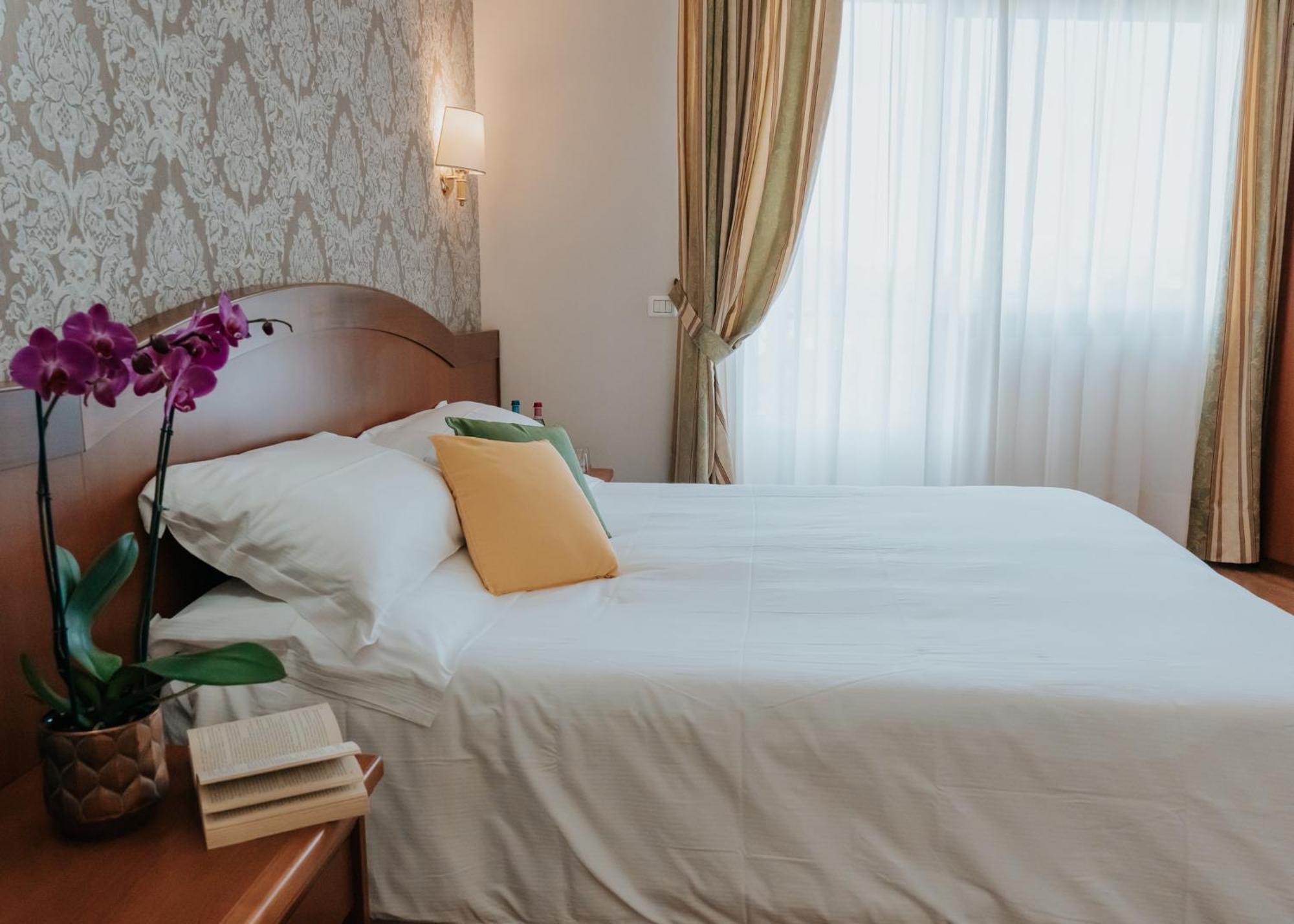 Hotel Flora Stresa Dış mekan fotoğraf