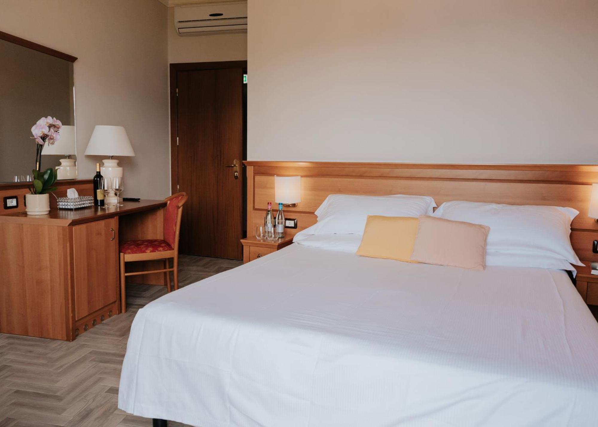 Hotel Flora Stresa Dış mekan fotoğraf